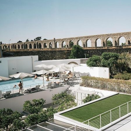 Hotel M'AR De AR Aqueduto Évora Exterior foto The pool at the Hotel Grande Bretagne