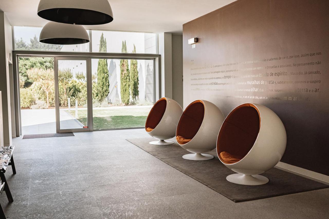 Hotel M'AR De AR Aqueduto Évora Exterior foto Ball chairs