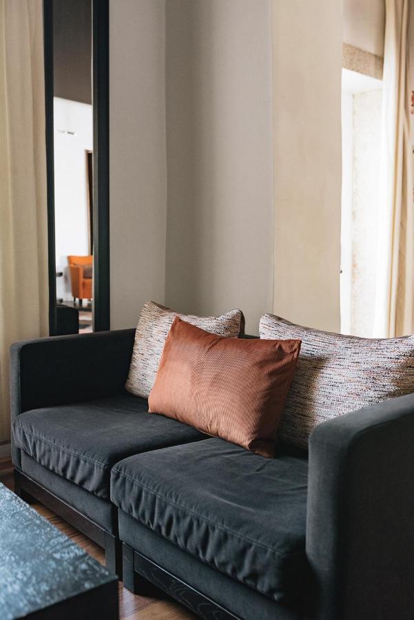Hotel M'AR De AR Aqueduto Évora Exterior foto A throw pillow on a sofa