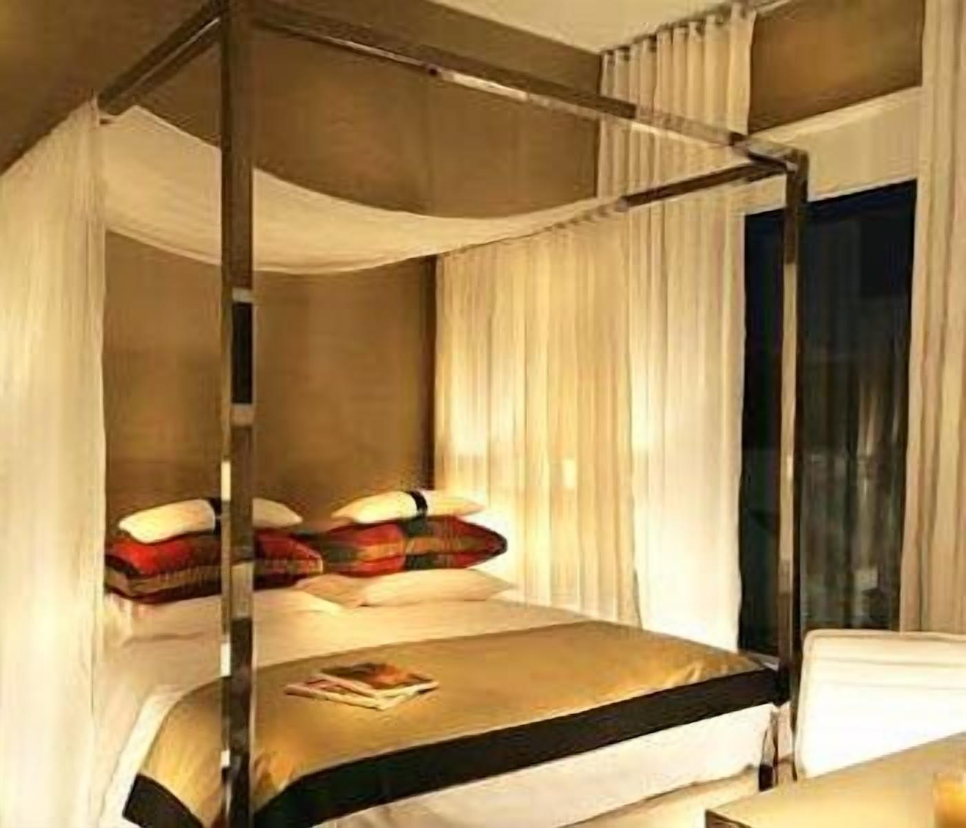 Hotel M'AR De AR Aqueduto Évora Exterior foto A bed with a canopy