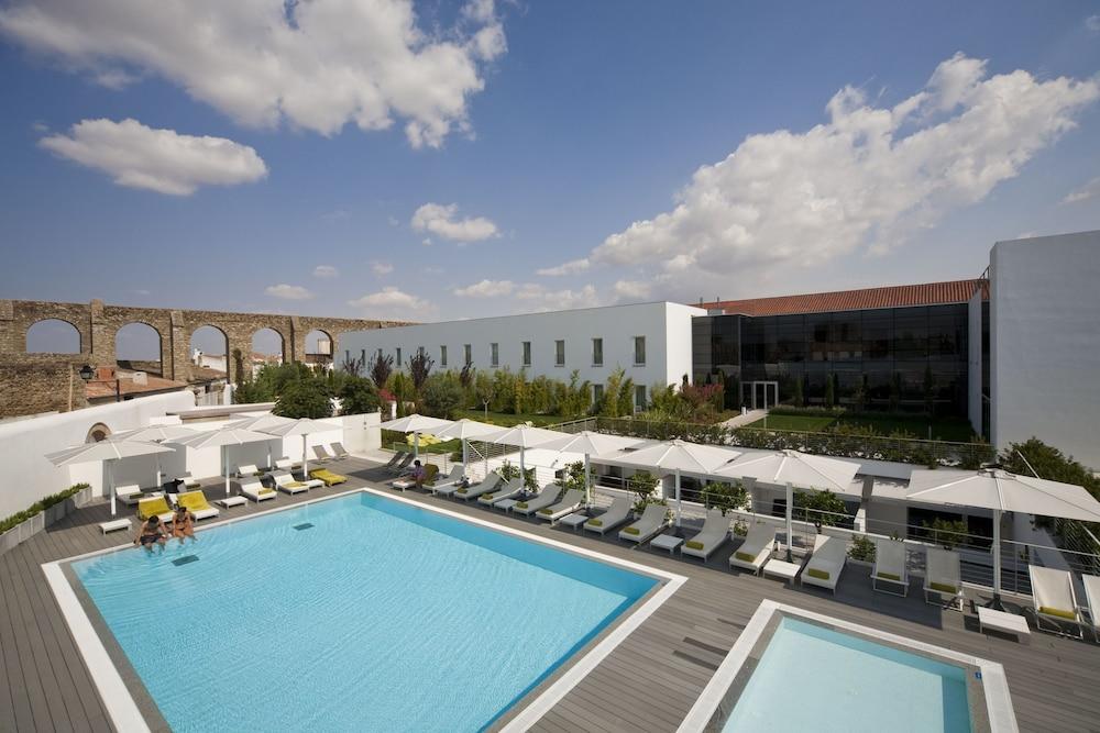 Hotel M'AR De AR Aqueduto Évora Exterior foto The hotel's swimming pool